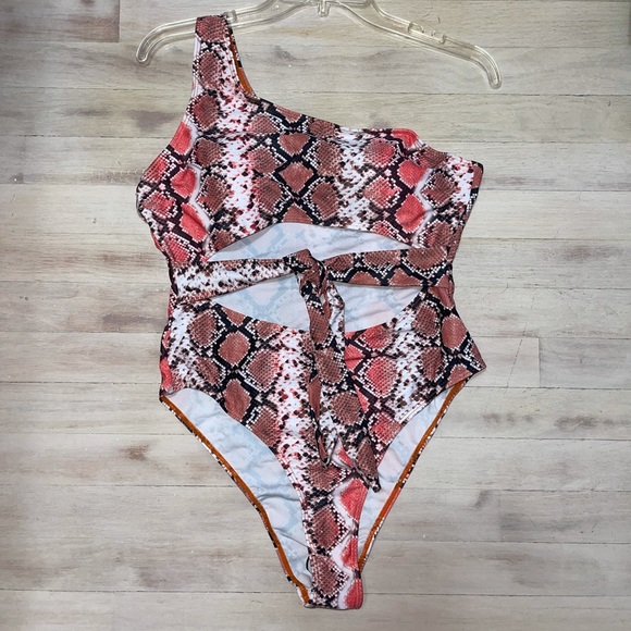 SwimSuit - Picture 1 of 4